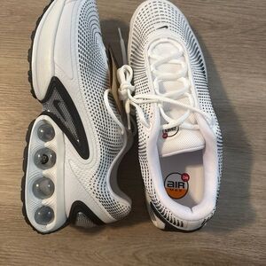 Nike Air Max DN White and Black Athletic Shoes